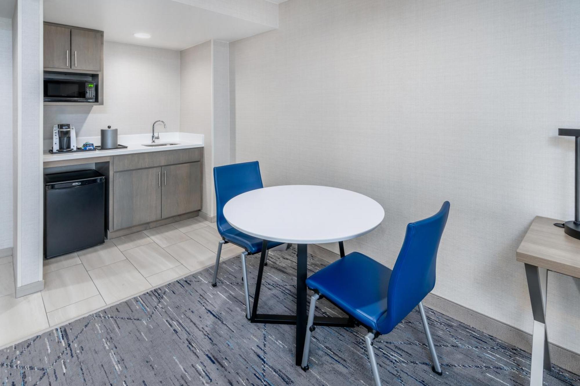 Holiday Inn Express Hotel & Suites Cheyenne By Ihg Room photo
