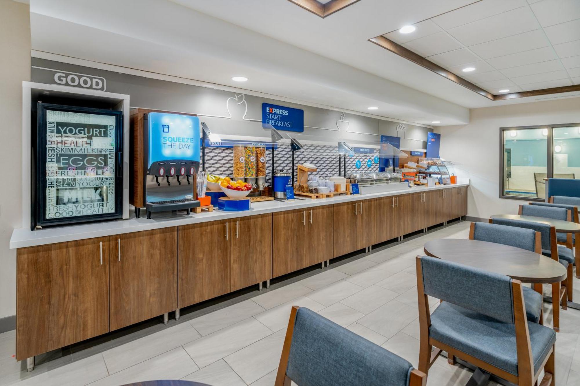 Holiday Inn Express Hotel & Suites Cheyenne By Ihg Exterior photo